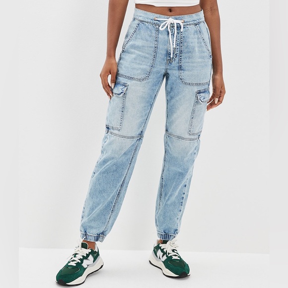 American Eagle Outfitters Denim - American Eagle - Light Wash Baggy Denim Joggers